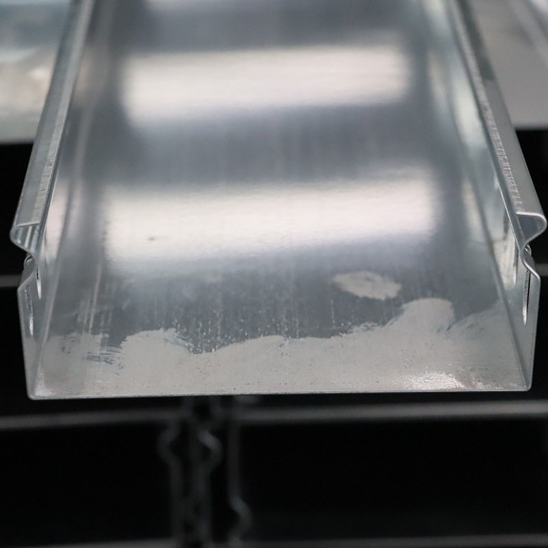 सेल्फ-लॉकिंग केबल ट्रे