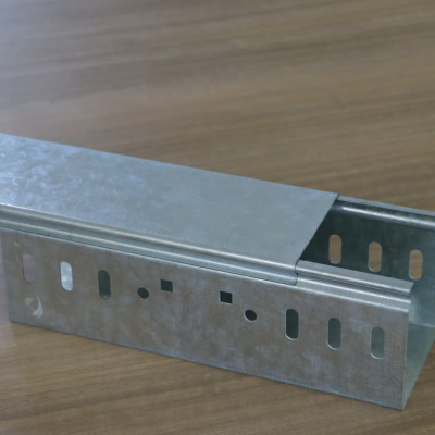 थोक स्व-लॉकिंग केबल ट्रे