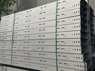 छिद्रित ट्रे पुल