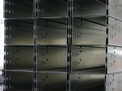 केबल ट्रे और केबल सीढ़ी