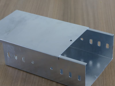 स्लॉटेड केबल ट्रे