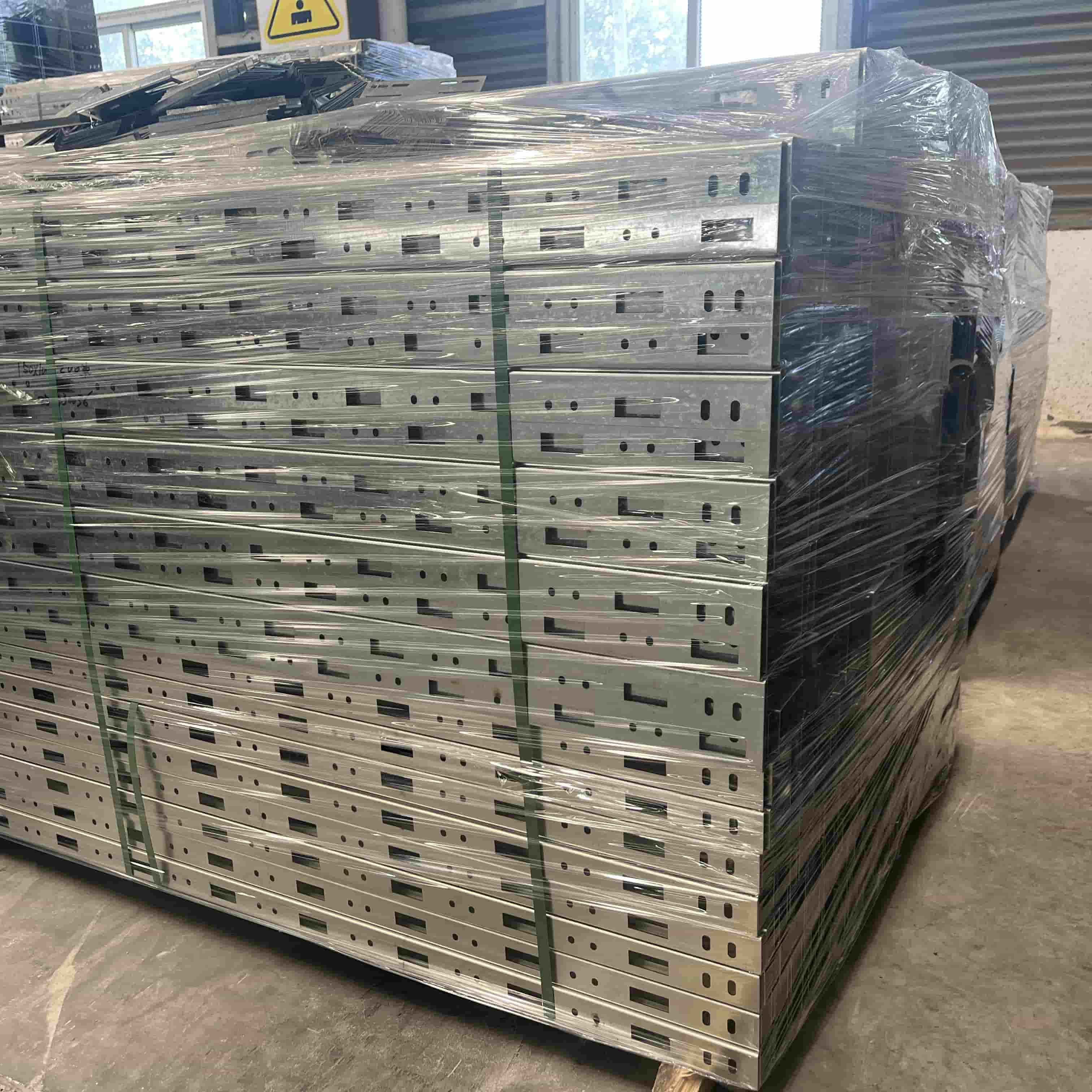 केबल ट्रे