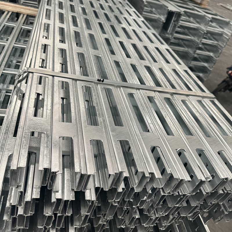 ग्राउंड केबल ट्रे