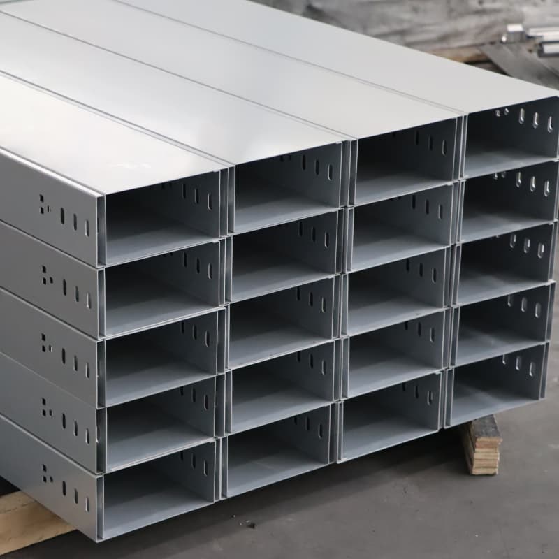 केबल ट्रे और केबल सीढ़ी